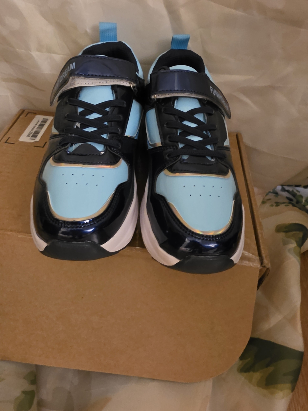 These are Funnydream Roller Skate Shoes, featuring a detachable wheel design sui